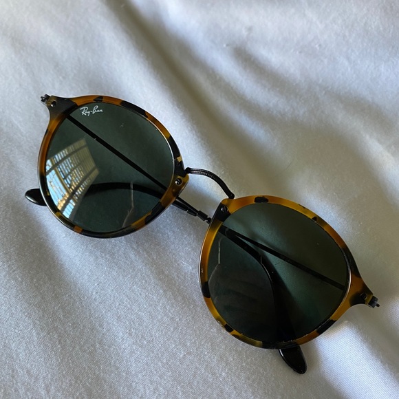 Ray-Ban Round Fleck Sunglasses - Picture 5 of 8